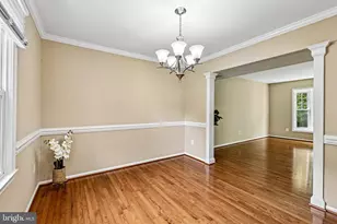 910 Sherwood Ct, Sterling, VA 20164 - Photo 9