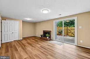910 Sherwood Ct, Sterling, VA 20164 - Photo 37