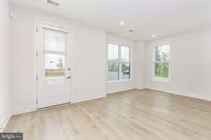 42086 Picasso Sq, Brambleton, VA 20148 - Photo 11