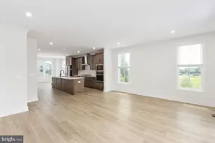42086 Picasso Sq, Brambleton, VA 20148 - Photo 15