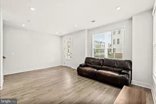 42086 Picasso Sq, Brambleton, VA 20148 - Photo 3