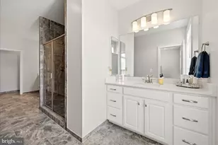 23063 Cottonwillow Sq, Brambleton, VA 20148 - Photo 19