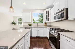 24821 Mason Dale Terrace, Chantilly, VA 20152 - Photo 9
