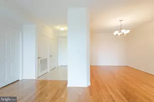 19355 Cypress Ridge Terrace, Leesburg, VA 20176 - Photo 5