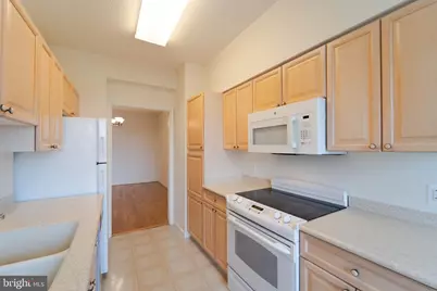 19355 Cypress Ridge Terrace #905, Leesburg, VA 20176 - Photo 13