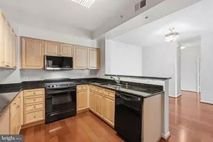 19355 Cypress Ridge Terrace, Leesburg, VA 20176 - Photo 13