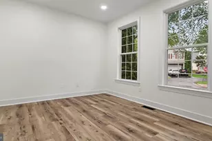 22891 Courtland Park Dr, Brambleton, VA 20148 - Photo 9