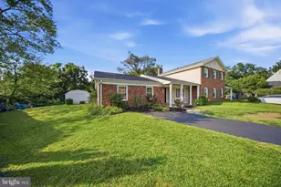 413 Harding Ct, Sterling, VA 20164 - Photo 3