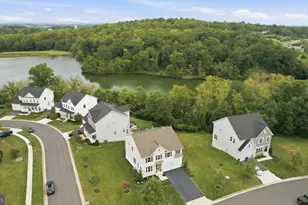 17992 Ridgewood Pl, Round Hill, VA 20141 - Photo 3
