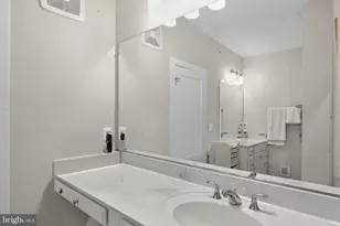 20362 Newfoundland Sq, Ashburn, VA 20147 - Photo 19