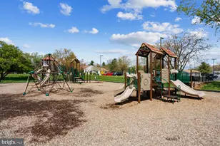 120 E Meadowland Ln E, Sterling, VA 20164 - Photo 7