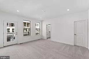 43841 Venetian Sq, Ashburn, VA 20147 - Photo 7
