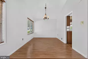 323 Avondale Dr, Sterling, VA 20164 - Photo 17