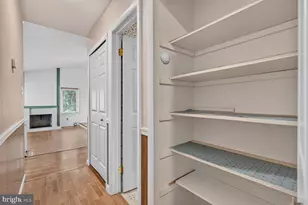 323 Avondale Dr, Sterling, VA 20164 - Photo 41