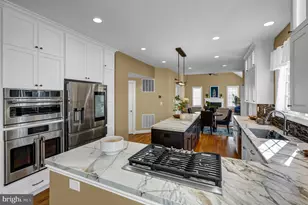 45917 Pullman Ct, Sterling, VA 20164 - Photo 17
