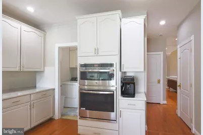 22918 N Brown Square, Ashburn, VA 20148 - Photo 7