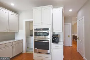 22918 N Brown Square, Ashburn, VA 20148 - Photo 7