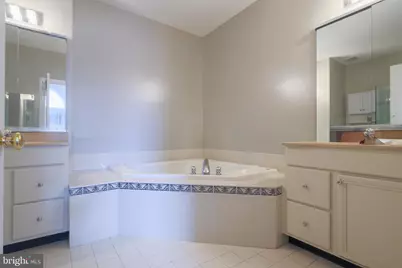 22918 N Brown Square, Ashburn, VA 20148 - Photo 31