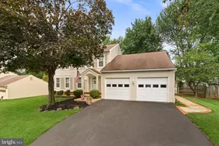 10163 Yorktown Way, Great Falls, VA 22066 - Photo 3