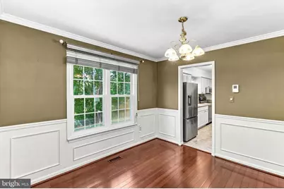 10163 Yorktown Way, Great Falls, VA 22066 - Photo 9