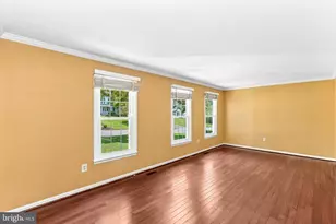 10163 Yorktown Way, Great Falls, VA 22066 - Photo 11