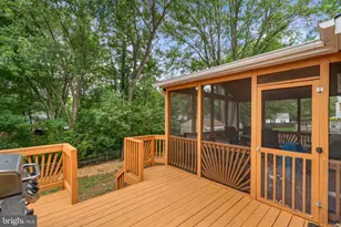 10163 Yorktown Way, Great Falls, VA 22066 - Photo 9