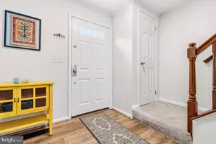 227 Finchingfield Ct, Sterling, VA 20165 - Photo 5