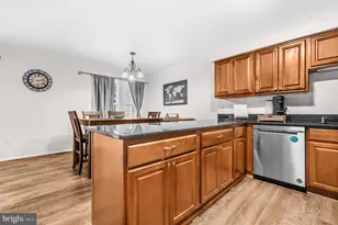 227 Finchingfield Ct, Sterling, VA 20165 - Photo 13