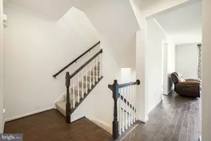 21521 Willow Breeze Sq, Ashburn, VA 20147 - Photo 3