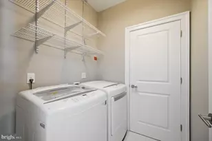 43565 Michigan Sq, Leesburg, VA 20176 - Photo 31