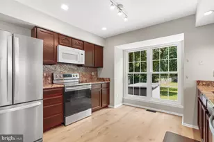 22 Fenton Wood Dr, Sterling, VA 20165 - Photo 15
