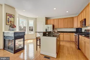 18488 Lanier Island Square, Leesburg, VA 20176 - Photo 13