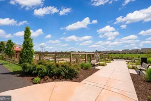 21610 Hawksbill High Cir, Sterling, VA 20164 - Photo 37
