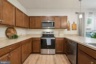 21610 Hawksbill High Cir, Sterling, VA 20164 - Photo 9