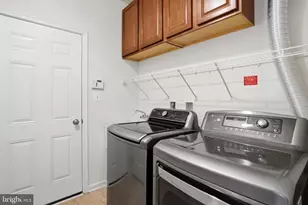 25209 Eisenhower Dr, Chantilly, VA 20152 - Photo 27