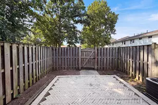 141 N Duke Dr, Sterling, VA 20164 - Photo 13