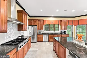 25717 Summerbank Ct, Chantilly, VA 20152 - Photo 37