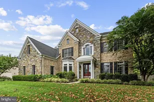 25717 Summerbank Ct, Chantilly, VA 20152 - Photo 3
