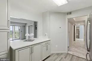 19385 Cypress Ridge Terrace, Leesburg, VA 20176 - Photo 11