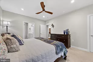 21630 Hawksbill High Cir, Sterling, VA 20164 - Photo 19