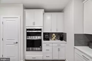 21630 Hawksbill High Cir, Sterling, VA 20164 - Photo 13