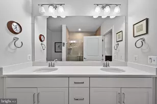 21630 Hawksbill High Cir, Sterling, VA 20164 - Photo 23