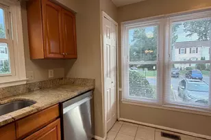 1003 Marsden Ct, Sterling, VA 20164 - Photo 5