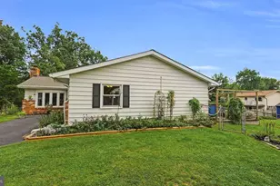 1115 S Dickenson Ave, Sterling, VA 20164 - Photo 3