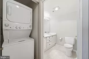 19385 Cypress Ridge Terrace, Leesburg, VA 20176 - Photo 23