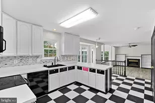 37743 Sutton Dr, Purcellville, VA 20132 - Photo 13