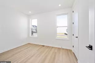 23131 Parkside Vlg Cir, Aldie, VA 20105 - Photo 5