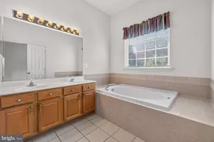 825 Bluefield Square NE, Leesburg, VA 20176 - Photo 15