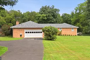 19141 Youngs Cliff Rd, Sterling, VA 20165 - Photo 1