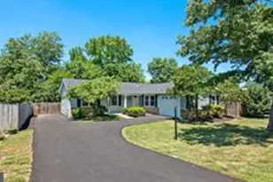 305 S Lincoln Ave, Sterling, VA 20164 - Photo 3
